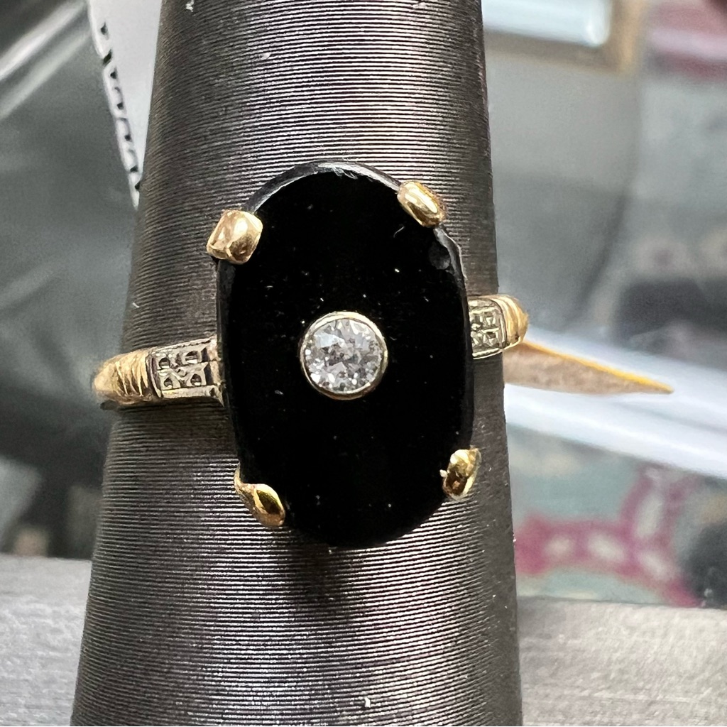 Vintage 14k Yellow Gold Diamond  Onyx Ring
